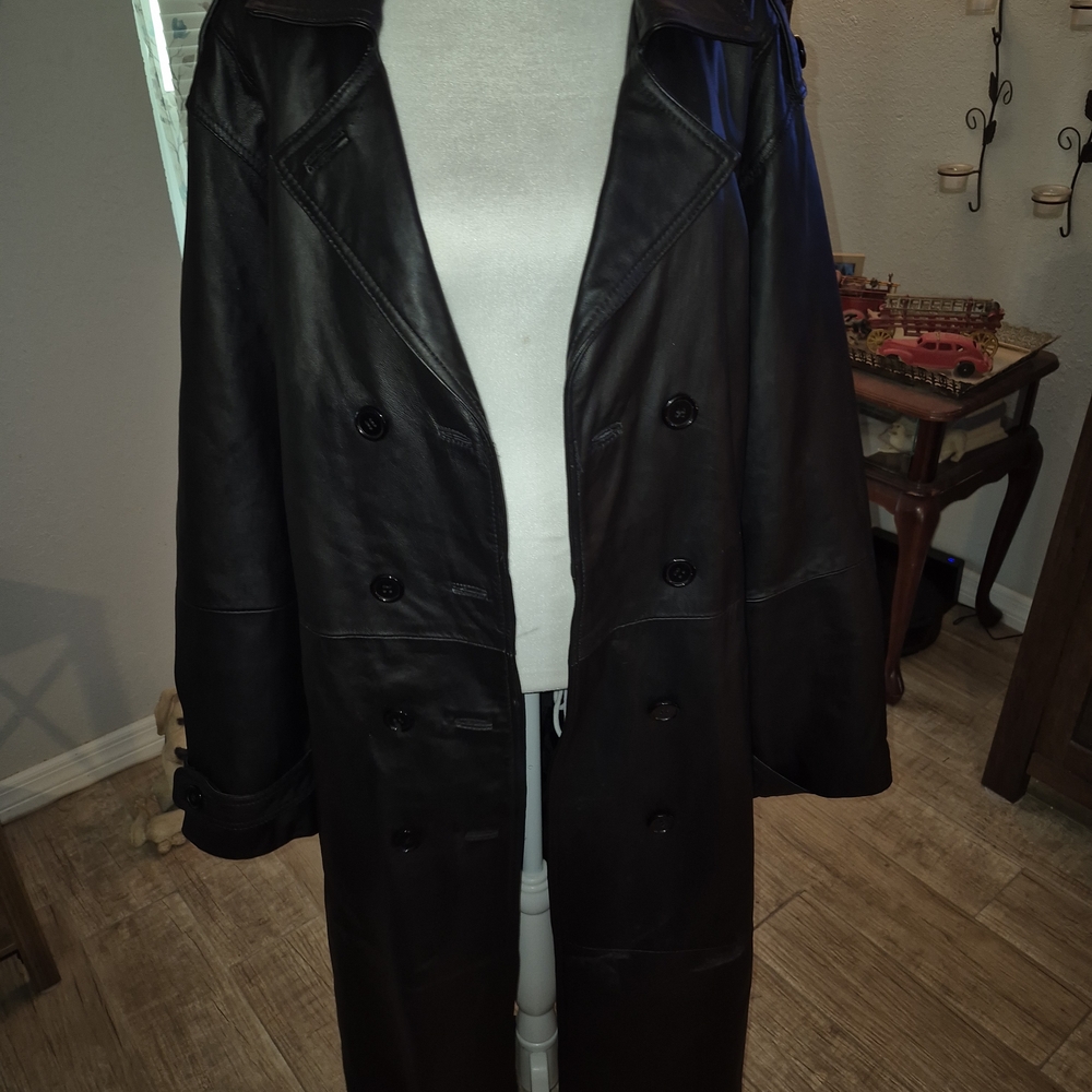 Classic Black 100% Leather Trench Coat with Sleek Silhouette - Picture 5 of 11